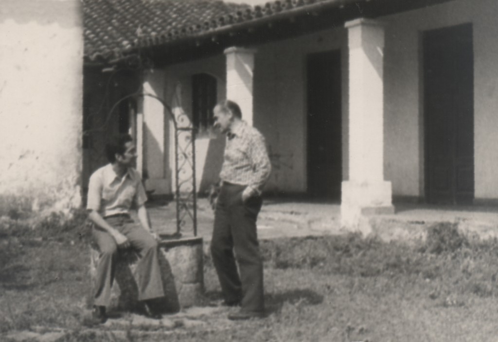 Miguel Ángel Fernández y Gabriel Casaccia en la casa de los abuelos de Casaccia. Fotografía: Miguel Ángel Fernández. 